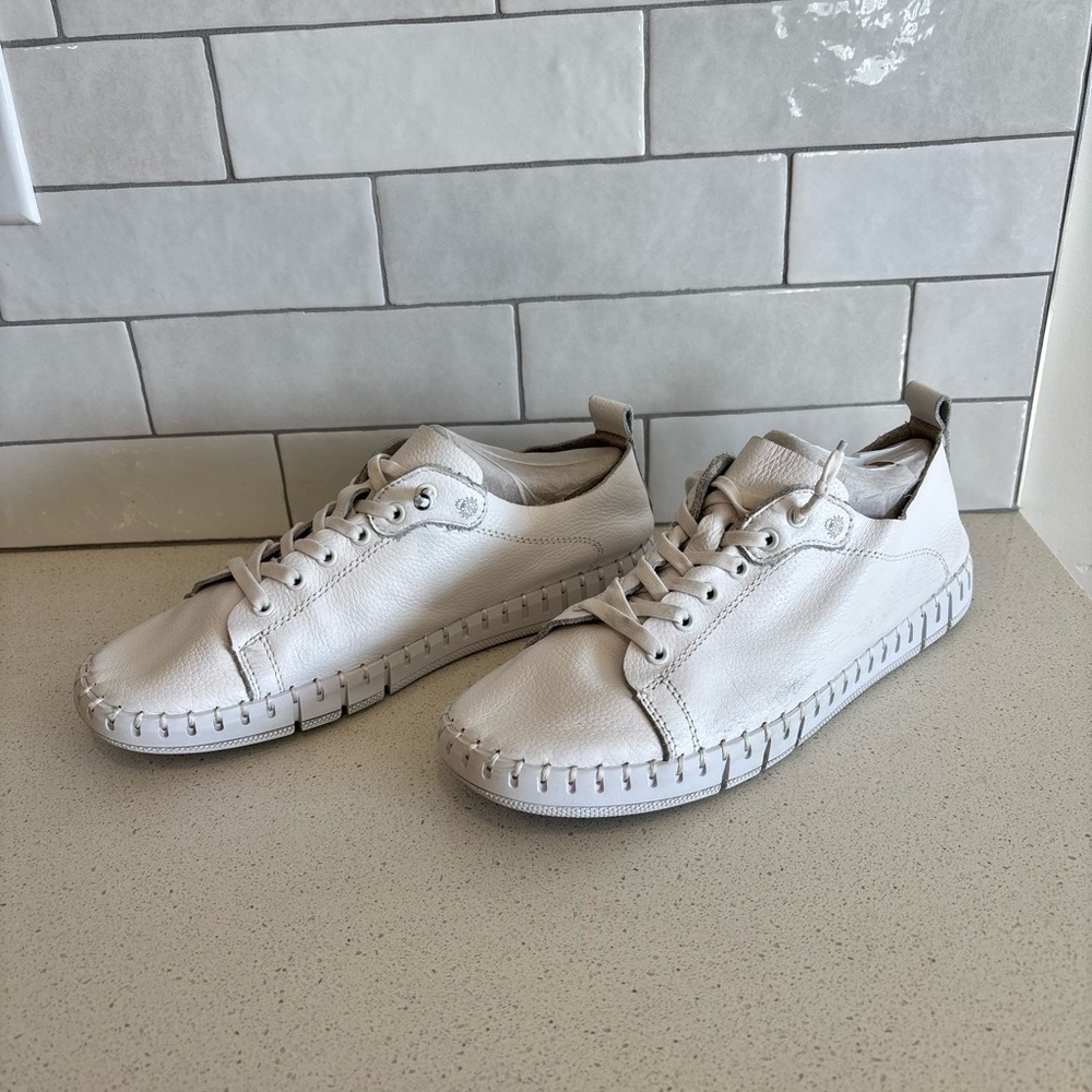 YOKONO Made In Spain Leather Sneakers Womens size 9.5 41 EUC